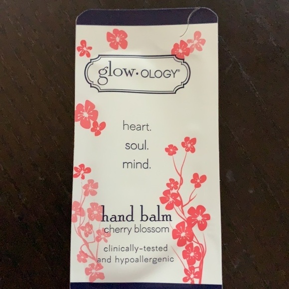 40 samples of Cherry Blossom hand balm gr8 4 purse - Picture 3 of 5